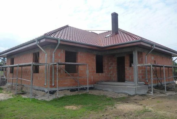 Планировка 1-этажного дома с тремя спальнями — выбираем проект по вкусу