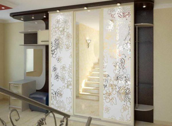 Шкаф купе в прихожую: идеи дизайна и наполнения