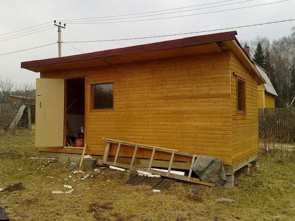 Как построить бытовку из дерева, на металлическом каркасе Как построить бытовку из дерева, на металлическом каркасе