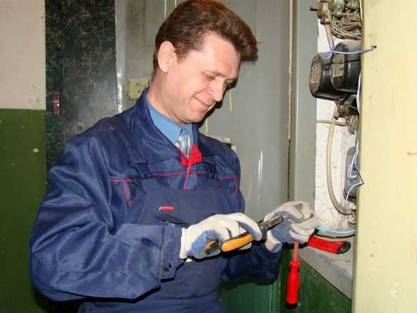 Замена счетчика электроэнергии в квартире: кто платит