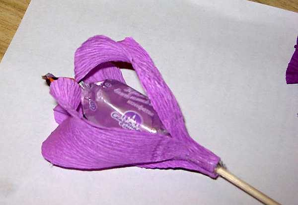 Как сделать цветы из гофробумаги (60 фото)