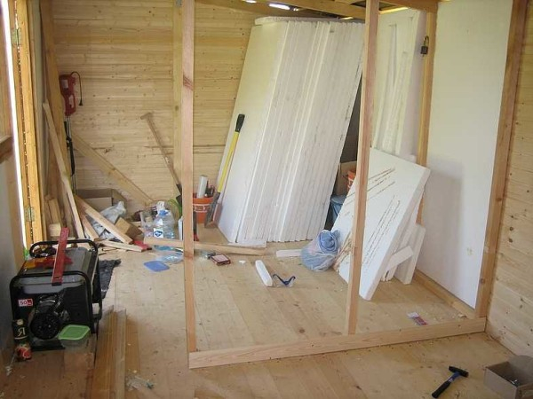 Как построить бытовку из дерева, на металлическом каркасе Как построить бытовку из дерева, на металлическом каркасе