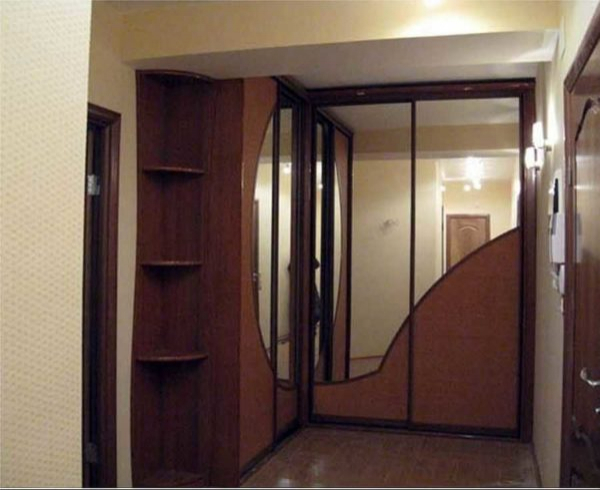 Угловой шкаф купе в гардеробную, спальню, прихожую