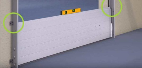 Монтаж секционных ворот в гараже — все тонкости установки