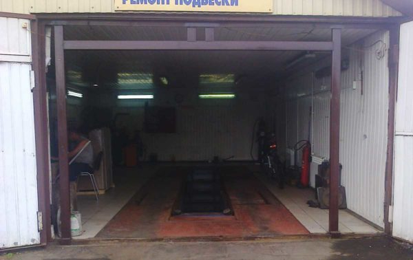 Монтаж секционных ворот в гараже — все тонкости установки