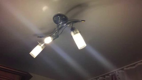 Почему мигает энергосберегающая лампа при выключенном свете