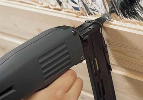 Строительные степлеры: механические, электрические, пневматические