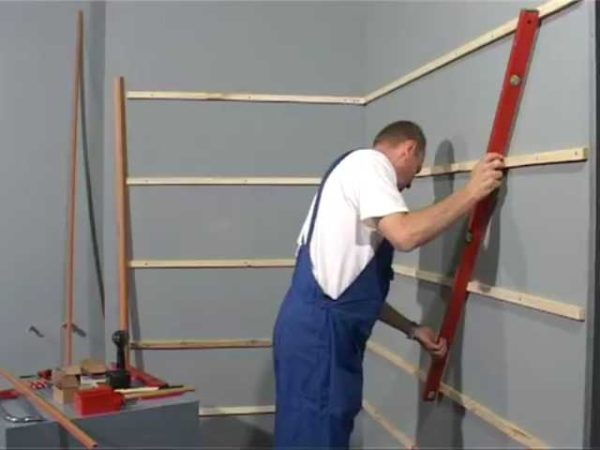 Отделка стен ПВХ панелями