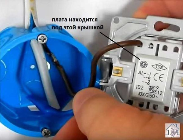 Почему мигает энергосберегающая лампа при выключенном свете