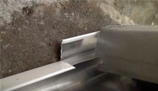 Подвесной потолок из алюминиевых реек