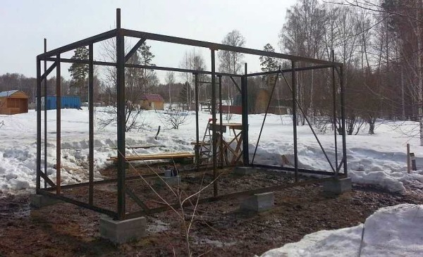 Как построить бытовку из дерева, на металлическом каркасе Как построить бытовку из дерева, на металлическом каркасе