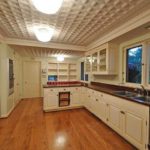 Из чего сделать потолок на кухне