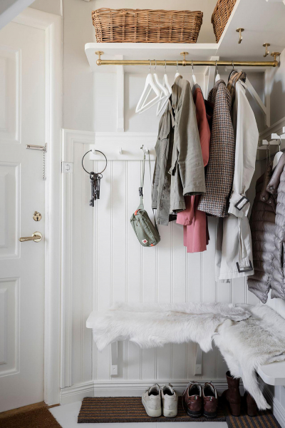 Белые интерьеры и винтажный декор: красивая дача в Швеции