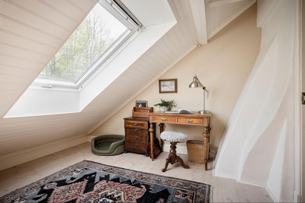 Белые интерьеры и винтажный декор: красивая дача в Швеции