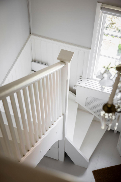 Белые интерьеры и винтажный декор: красивая дача в Швеции