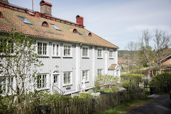 Белые интерьеры и винтажный декор: красивая дача в Швеции