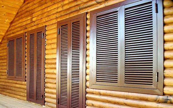 Двери-жалюзи: деревянные, пластиковые, металлические