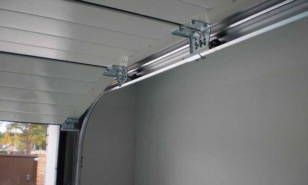 Секционные ворота для гаража: как выбрать