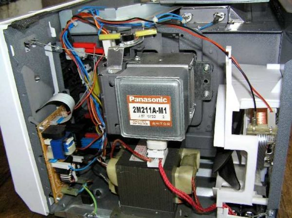 Что делать если микроволновка работает но не греет