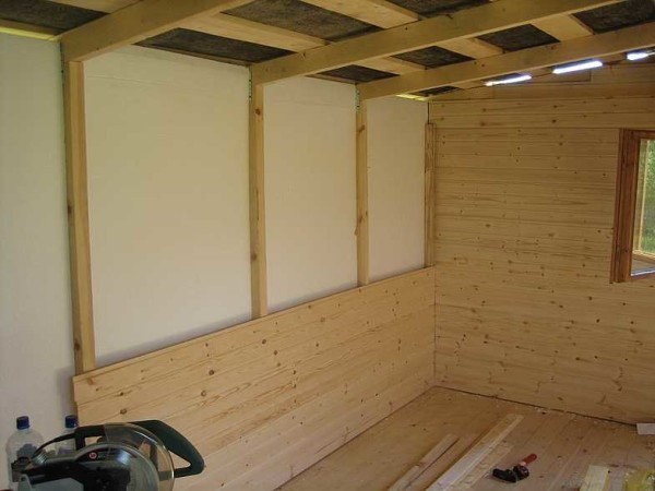 Как построить бытовку из дерева, на металлическом каркасе Как построить бытовку из дерева, на металлическом каркасе