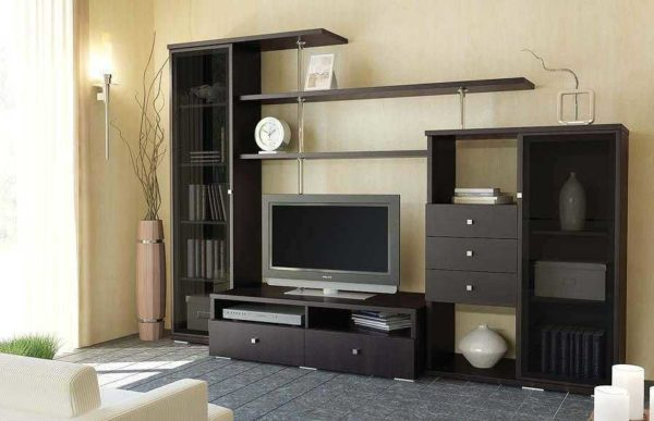 Как выбрать современную горку в гостиную (зал)