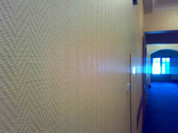 Обои в коридор: выбор типа, цвета, комбинирование Обои в коридор: выбор типа, цвета, комбинирование