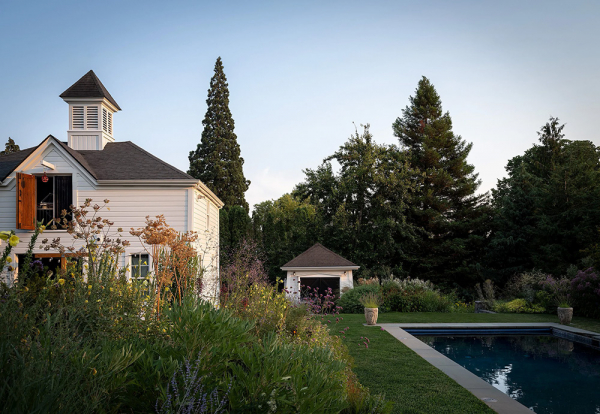 Нежные оттенки зелёного и серого в дизайне красивого дома в Портленде Нежные оттенки зелёного и серого в дизайне красивого дома в Портленде