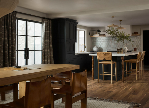 Приглушенные интерьеры горного дома в штате Юта Приглушенные интерьеры горного дома в штате Юта