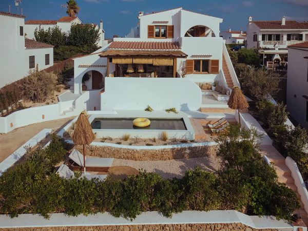 Солнечный и экологичный дизайн вилла на Менорке Солнечный и экологичный дизайн вилла на Менорке