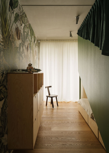 Современное искусство и дизайнерская мебель: квартира в Берлине