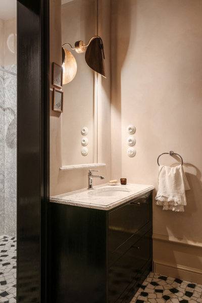 Стильная квартира тревел-блогера в Варшаве с элегантными деталями Стильная квартира тревел-блогера в Варшаве с элегантными деталями