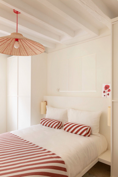 Светлый средиземноморский интерьер во Франции с нежными деталями