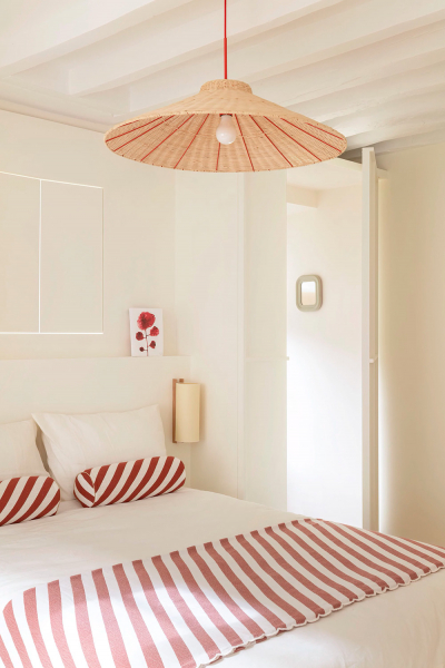 Светлый средиземноморский интерьер во Франции с нежными деталями