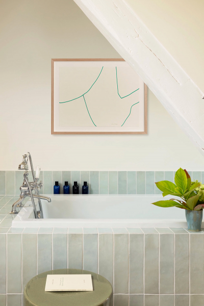 Светлый средиземноморский интерьер во Франции с нежными деталями