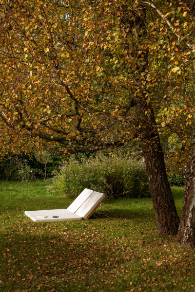 Светлый средиземноморский интерьер во Франции с нежными деталями