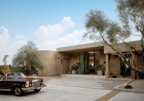 Теплый современный дизайн одноэтажной виллы на холме в Калифорнии Теплый современный дизайн одноэтажной виллы на холме в Калифорнии