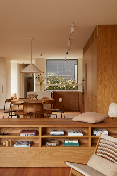 Тёплый современный интерьер одноэтажного дома в Мельбурне Тёплый современный интерьер одноэтажного дома в Мельбурне