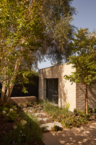 Тёплый современный интерьер одноэтажного дома в Мельбурне Тёплый современный интерьер одноэтажного дома в Мельбурне