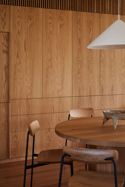 Тёплый современный интерьер одноэтажного дома в Мельбурне Тёплый современный интерьер одноэтажного дома в Мельбурне