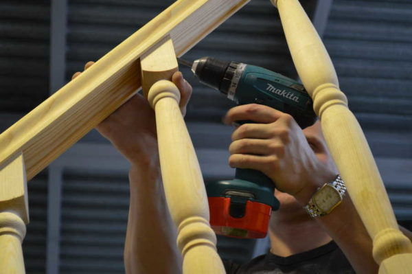 Установка поручней на лестницу, стену — варианты крепления Установка поручней на лестницу, стену — варианты крепления