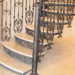 Как установить балясины и столбы на лестницу Как установить балясины и столбы на лестницу