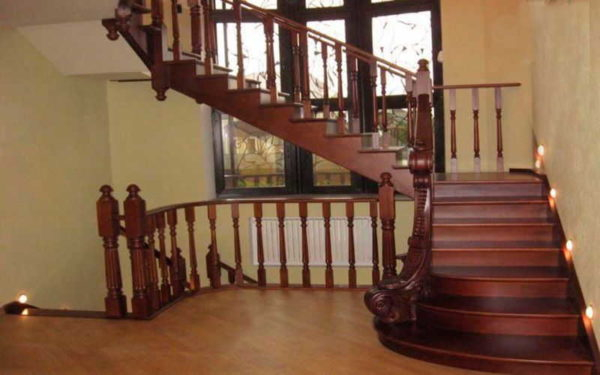 Как установить балясины и столбы на лестницу Как установить балясины и столбы на лестницу