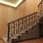 Как установить балясины и столбы на лестницу Как установить балясины и столбы на лестницу