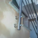 Как установить балясины и столбы на лестницу Как установить балясины и столбы на лестницу