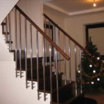 Как установить балясины и столбы на лестницу Как установить балясины и столбы на лестницу