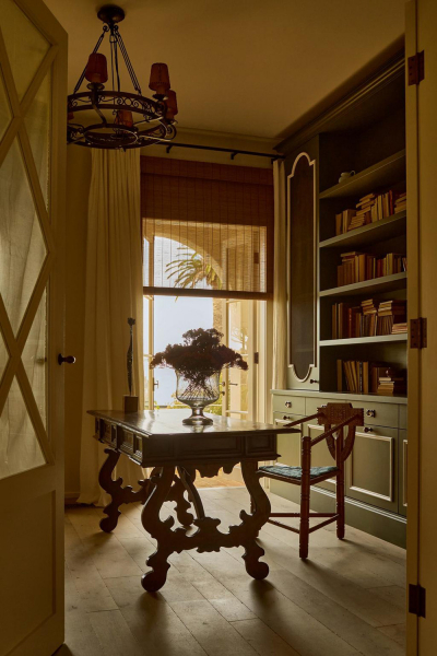 Испанское влияние и экзотические растения в дизайне виллы декоратора в Сиднее