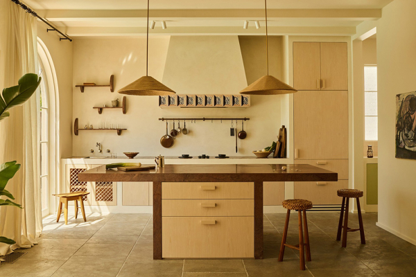 Испанское влияние и экзотические растения в дизайне виллы декоратора в Сиднее