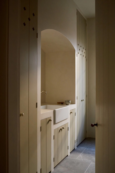 Испанское влияние и экзотические растения в дизайне виллы декоратора в Сиднее