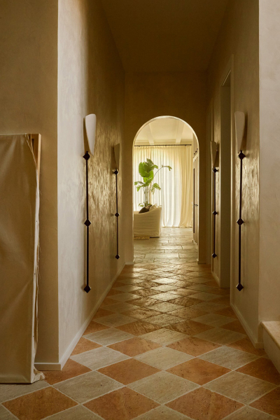 Испанское влияние и экзотические растения в дизайне виллы декоратора в Сиднее