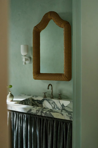 Испанское влияние и экзотические растения в дизайне виллы декоратора в Сиднее